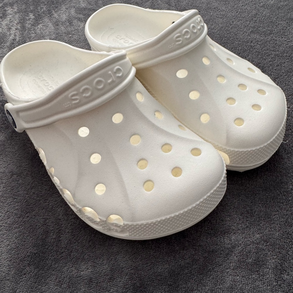 NWOT! CROCS White Slippers with Signature Perforated Design - Picture 6 of 7